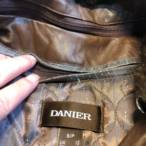 Danier Brown Leather Jacket with Removable Faux Fur trim Women’s Small - Picture 11 of 16